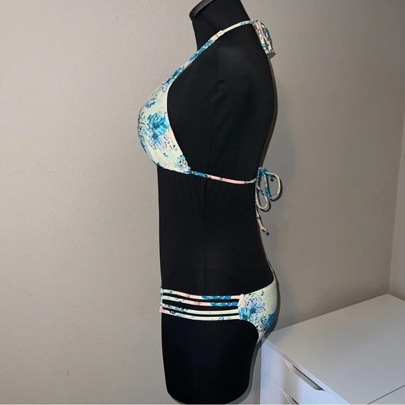 O'Neill Floral Bikini Size Large - Picture 2 of 8